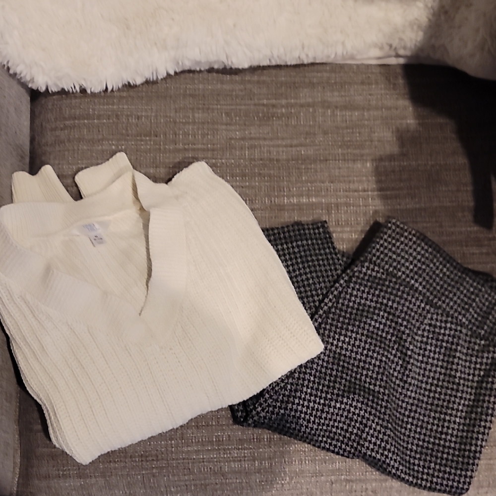 Loft Time and Tru White Knit Sweater & Legging BUNDLE
